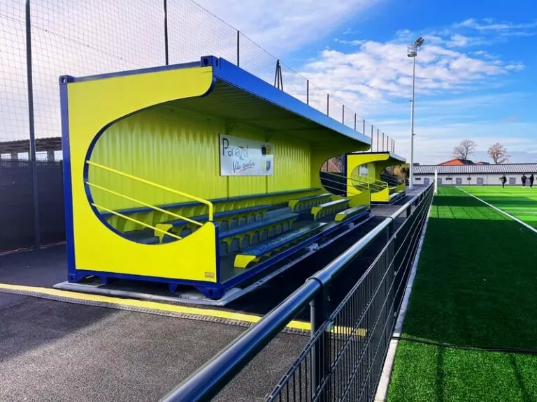Tribune modulaires en container transformé